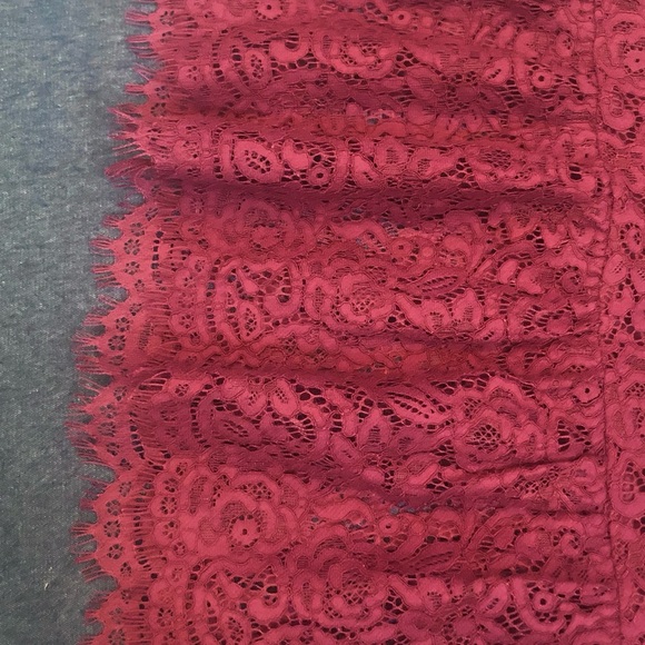 BANANA REPUBLIC rich burgundy red lacy pencil skirt - Picture 3 of 6
